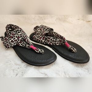 NWOT Sanuk Yoga Sling Sandal - girls Size 5/6